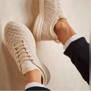 APL Tech Loom Phantom Sneakers Running Gym Athletic Shoes Cream Women’s Size 8.5